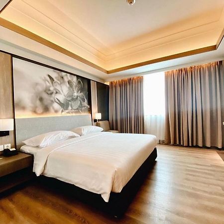 Orchardz Jayakarta Hotel Exterior photo