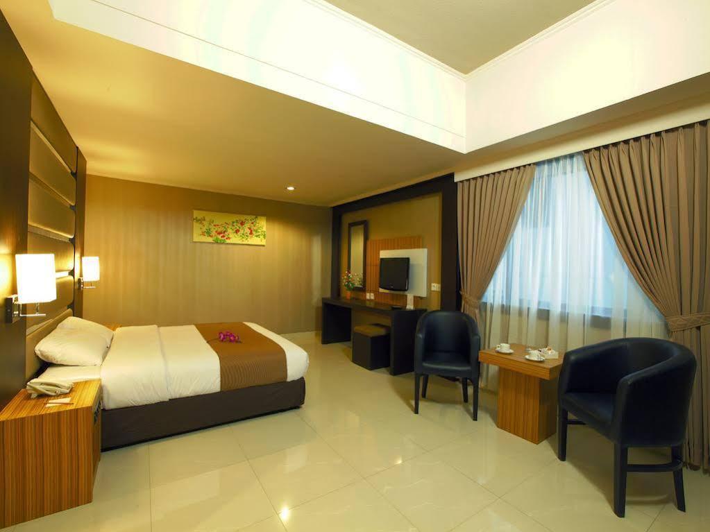 Orchardz Jayakarta Hotel Exterior photo