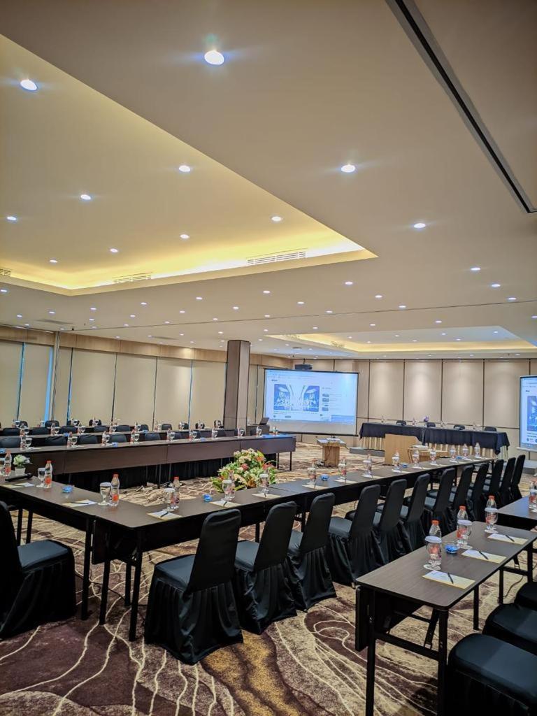 Orchardz Jayakarta Hotel Exterior photo
