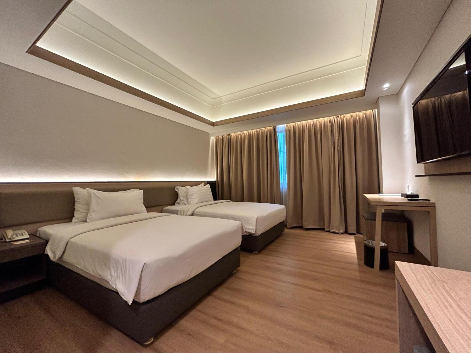 Orchardz Jayakarta Hotel Exterior photo
