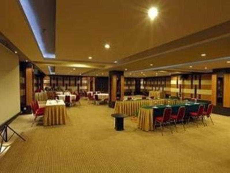 Orchardz Jayakarta Hotel Exterior photo