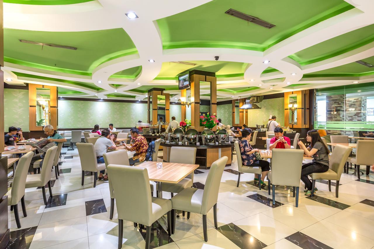Orchardz Jayakarta Hotel Exterior photo