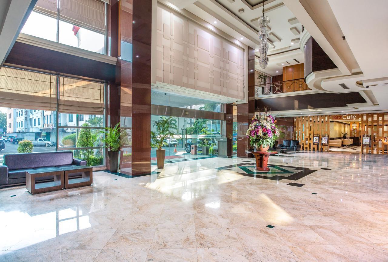 Orchardz Jayakarta Hotel Exterior photo