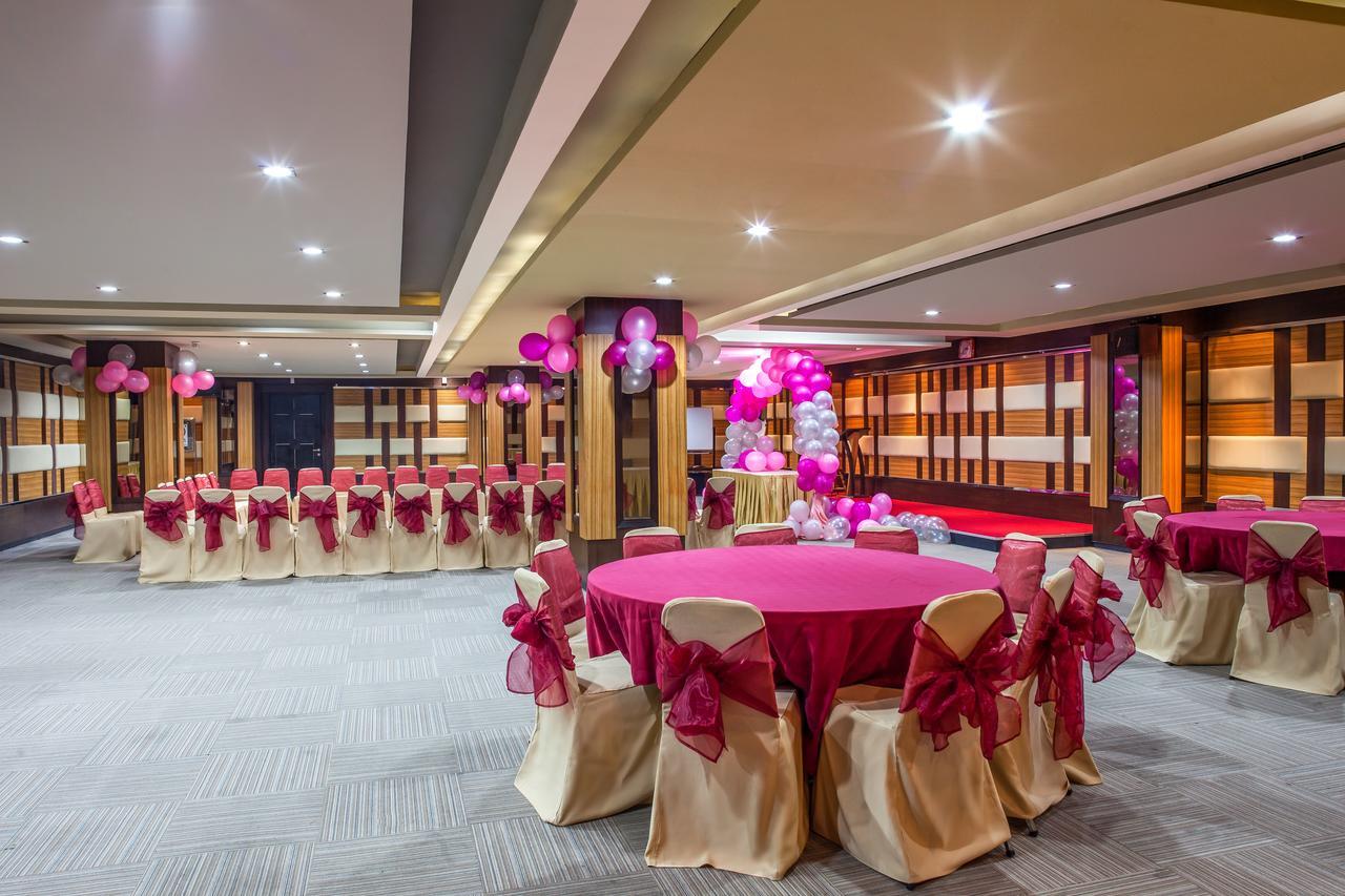 Orchardz Jayakarta Hotel Exterior photo