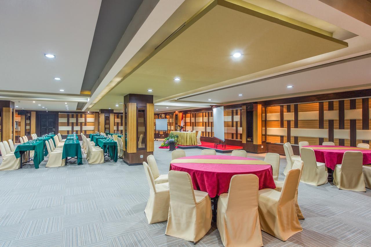 Orchardz Jayakarta Hotel Exterior photo