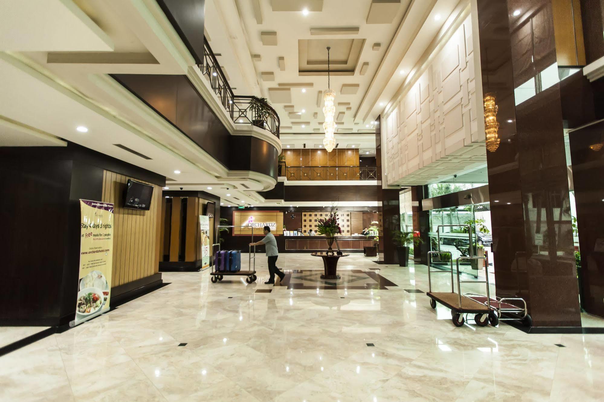 Orchardz Jayakarta Hotel Exterior photo