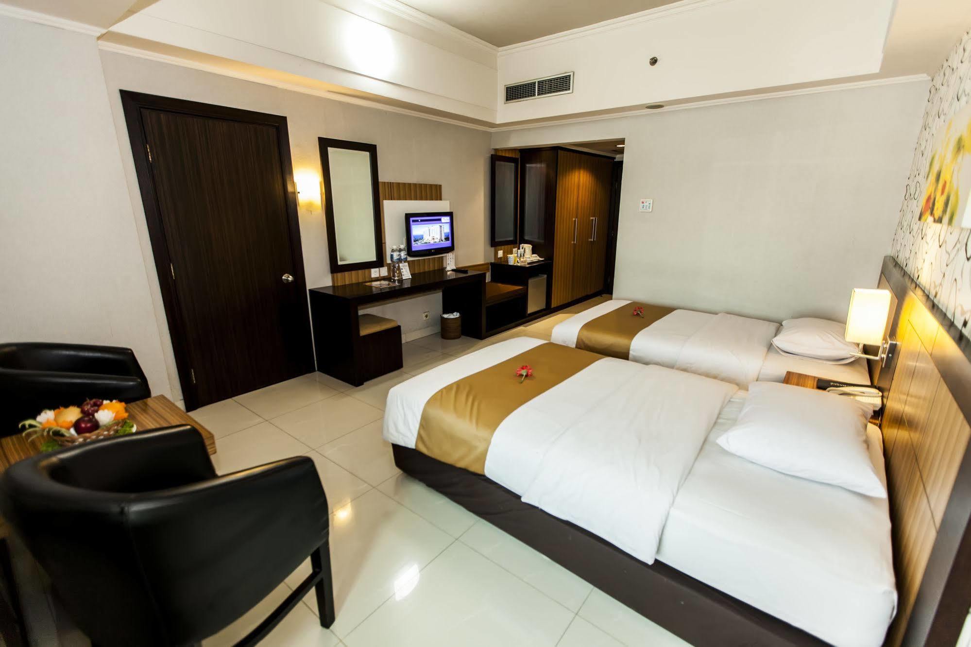Orchardz Jayakarta Hotel Exterior photo