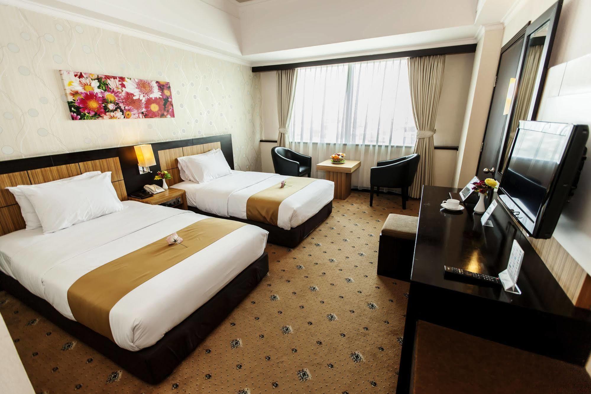 Orchardz Jayakarta Hotel Exterior photo