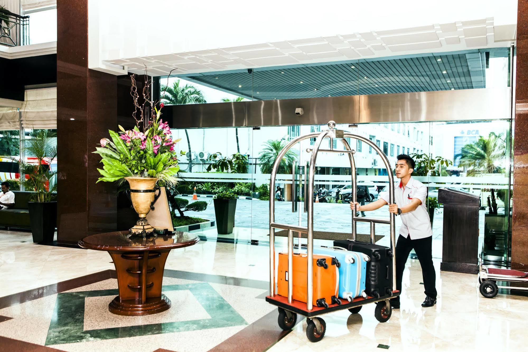 Orchardz Jayakarta Hotel Exterior photo