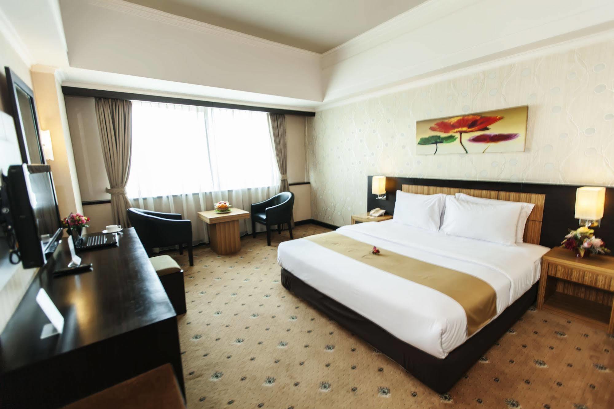 Orchardz Jayakarta Hotel Exterior photo